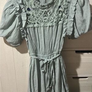Elegant Lace-Trimmed Mini Dress in Light Green
